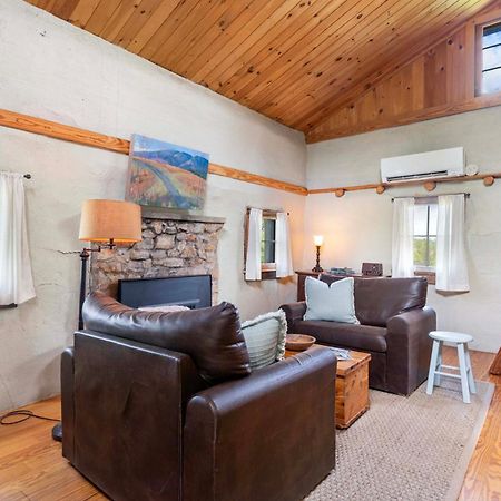 Rustic Baileys Retreat Cabin Near Wineries! Crozet Exterior foto
