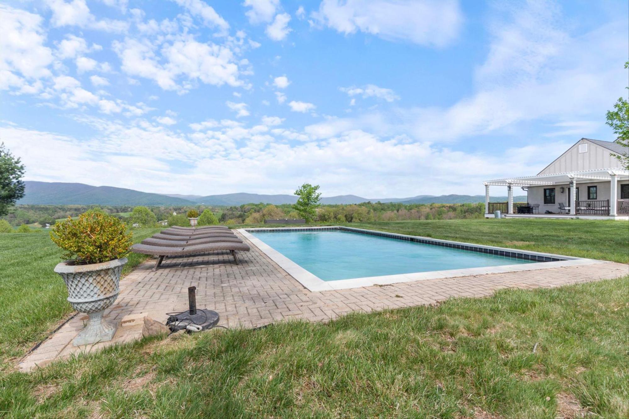 Rustic Baileys Retreat Cabin Near Wineries! Crozet Exterior foto