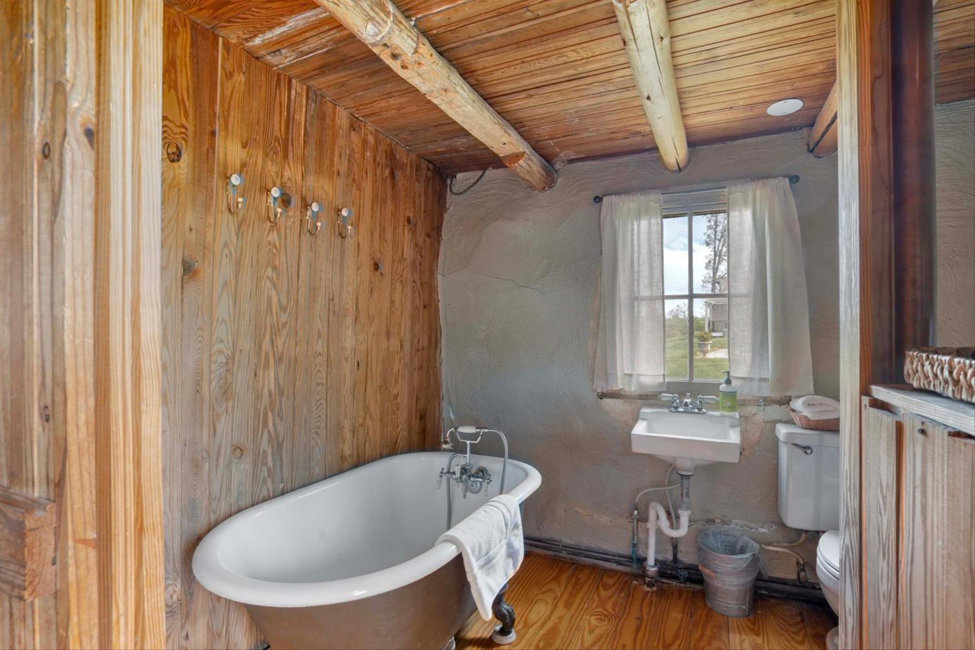 Rustic Baileys Retreat Cabin Near Wineries! Crozet Exterior foto