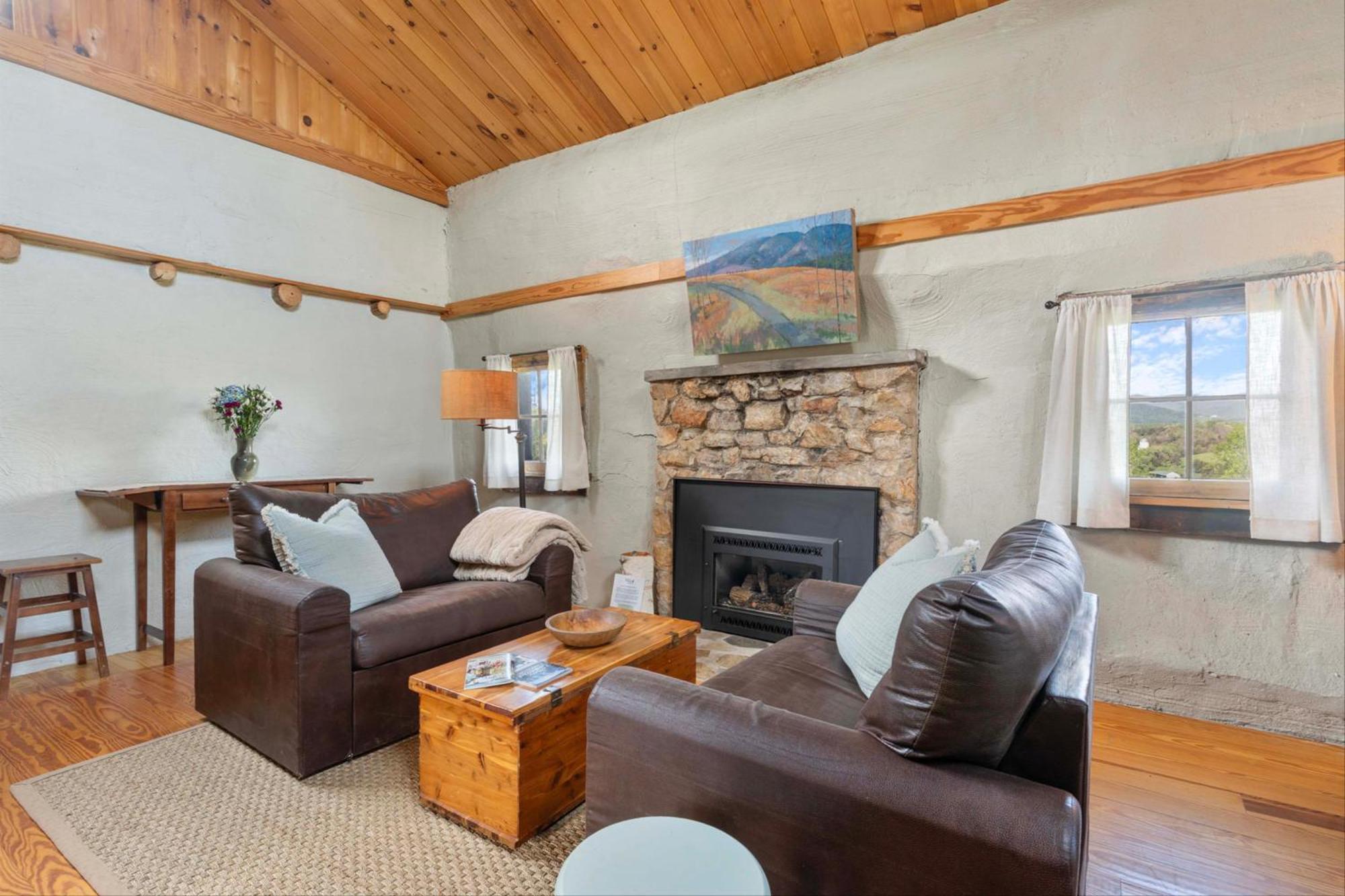 Rustic Baileys Retreat Cabin Near Wineries! Crozet Exterior foto